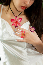 Load image into Gallery viewer, Orange Orchid Dendrobium Real Flower Necklace