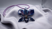 Load image into Gallery viewer, Purple orchid Dendrobium Real Flower Necklace