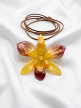 Load image into Gallery viewer, Yellow Orchid Dendrobium Real Flower Necklace