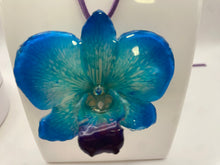 Load image into Gallery viewer, Orchid Real Flower Necklace-Catalina plus necklace chord