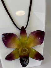 Load image into Gallery viewer, Orchid Real Flower Necklace-Catalina plus necklace chord