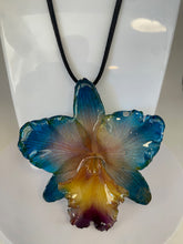 Load image into Gallery viewer, Orchid Real Flower Necklace-Catalina plus necklace chord