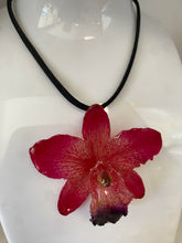Load image into Gallery viewer, Pink Catalina Orchid Real Flower Necklace