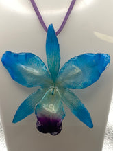 Load image into Gallery viewer, Blue  Orchid Dendrobium Real Flower Necklace
