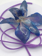 Load image into Gallery viewer, Purple orchid Dendrobium Real Flower Necklace
