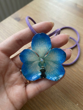 Load image into Gallery viewer, Orchid Flower Necklace Blue _100% natural Vanda Orchid plus necklace chord Van D1 R1
