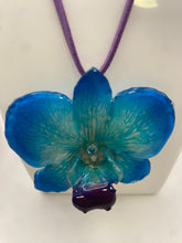 Load image into Gallery viewer, Orchid Real Flower Necklace-Catalina  plus necklace chord
