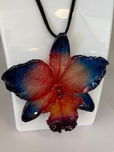 Load image into Gallery viewer, Orchid Real Flower Necklace-Catalina  plus necklace chord
