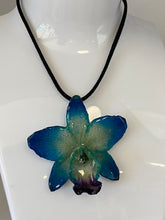 Load image into Gallery viewer, Blue Catalina Orchid Real Flower Necklace-CT SA BL
