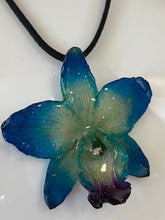 Load image into Gallery viewer, Blue Catalina Orchid Real Flower Necklace-CT SA BL
