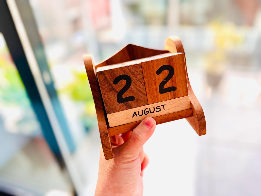 Wooden Desk Calendar-Retro vintage wall calendar