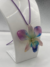 Load image into Gallery viewer, Purple/Blue  Orchid Dendrobium Real Flower Necklace
