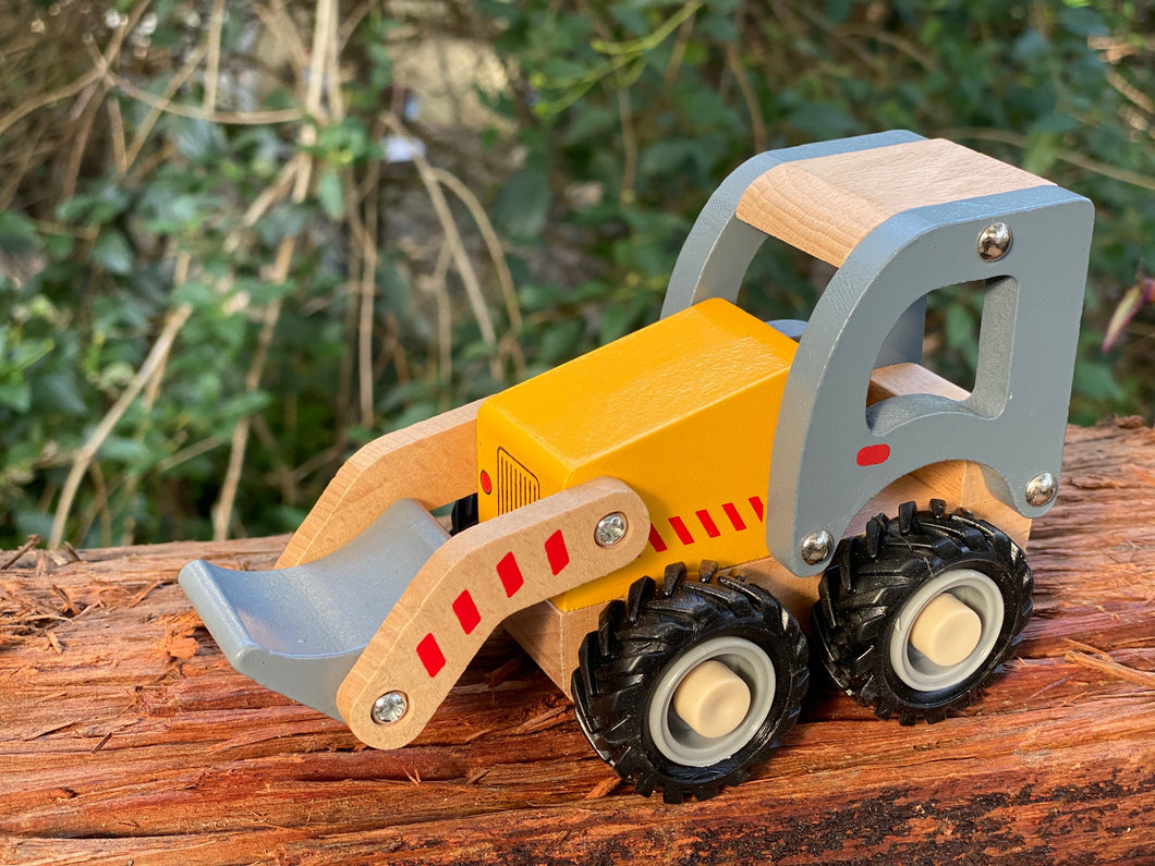Wooden bobcat excavator with movable parts-large: 15 cm length.