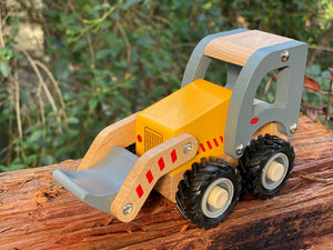 Wooden bobcat excavator with movable parts-large: 15 cm length.
